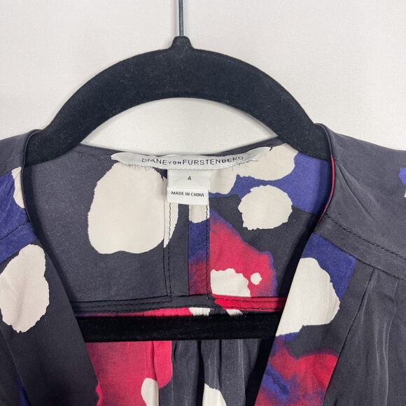 Diane Von Furstenberg 4 Blue Black Red Floral Silk V Neck Blouse Top Spotted - Picture 6 of 9